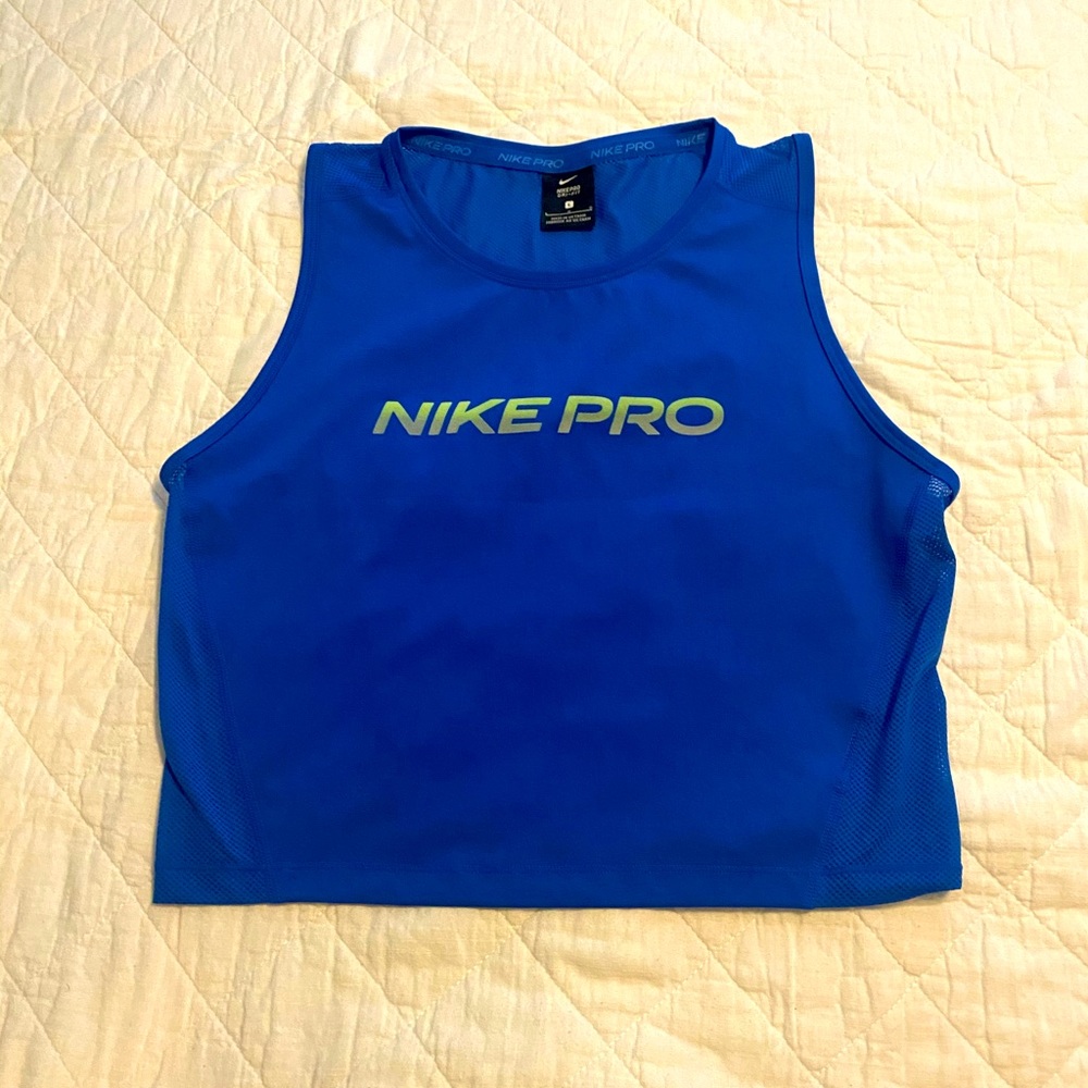 Nike Pro crop top